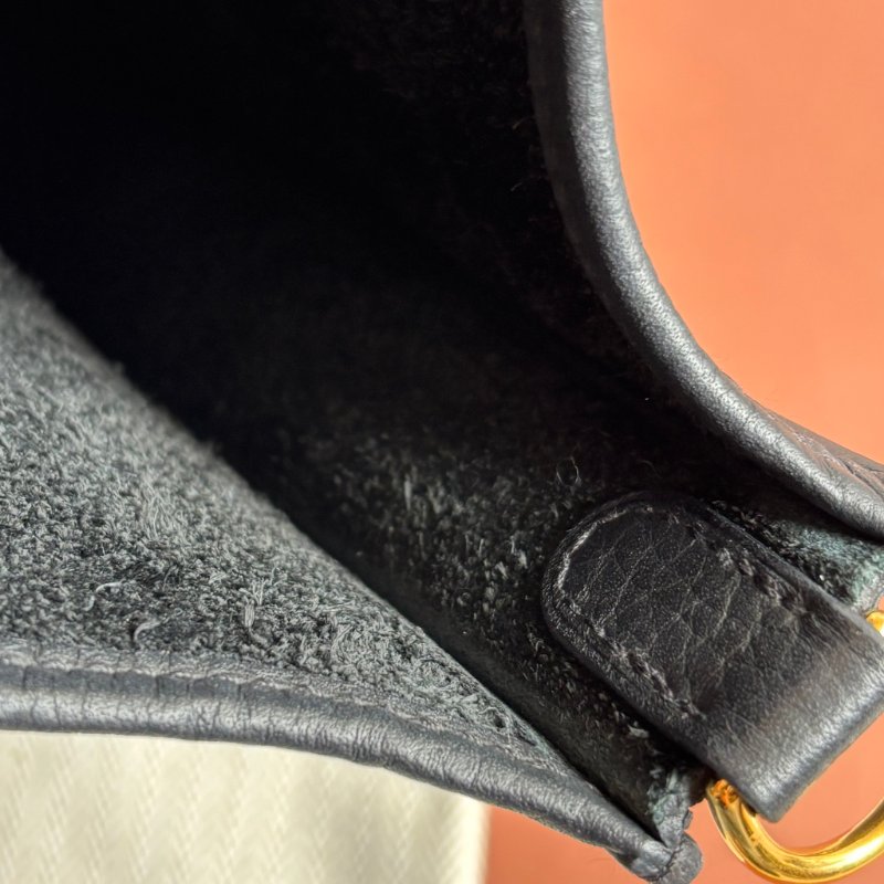 ::HERMES:: W刻 Mini Evelyne 16 黑色小牛皮金釦鏤空洞H LOGO 肩背斜背包-15