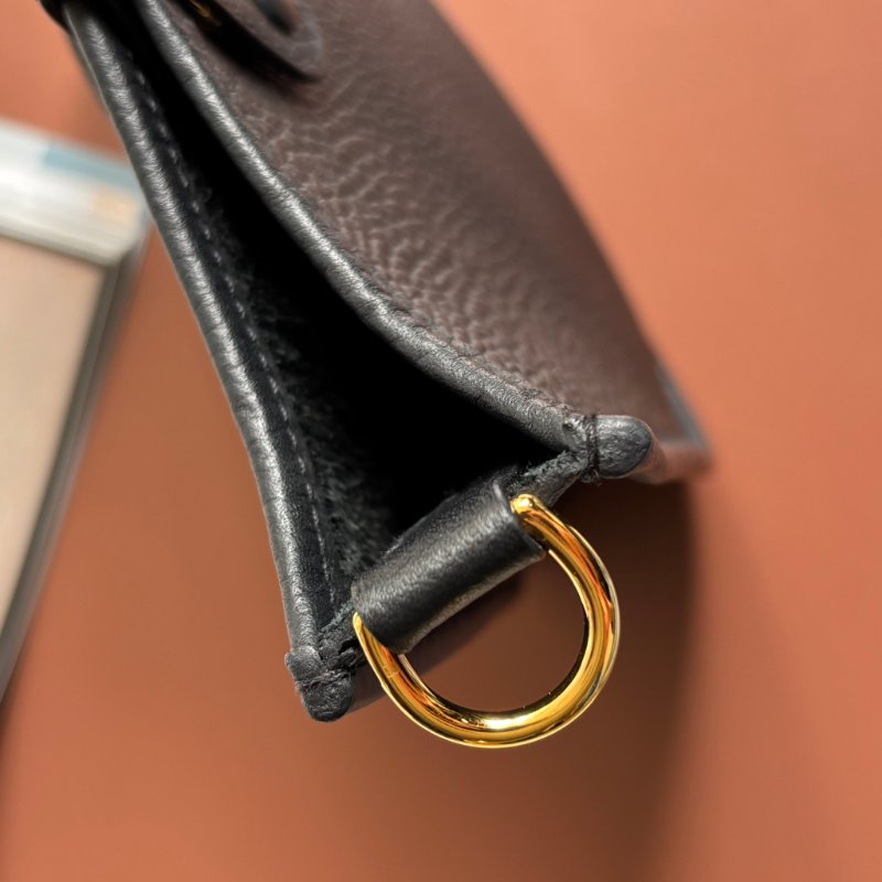 ::HERMES:: W刻 Mini Evelyne 16 黑色小牛皮金釦鏤空洞H LOGO 肩背斜背包-16