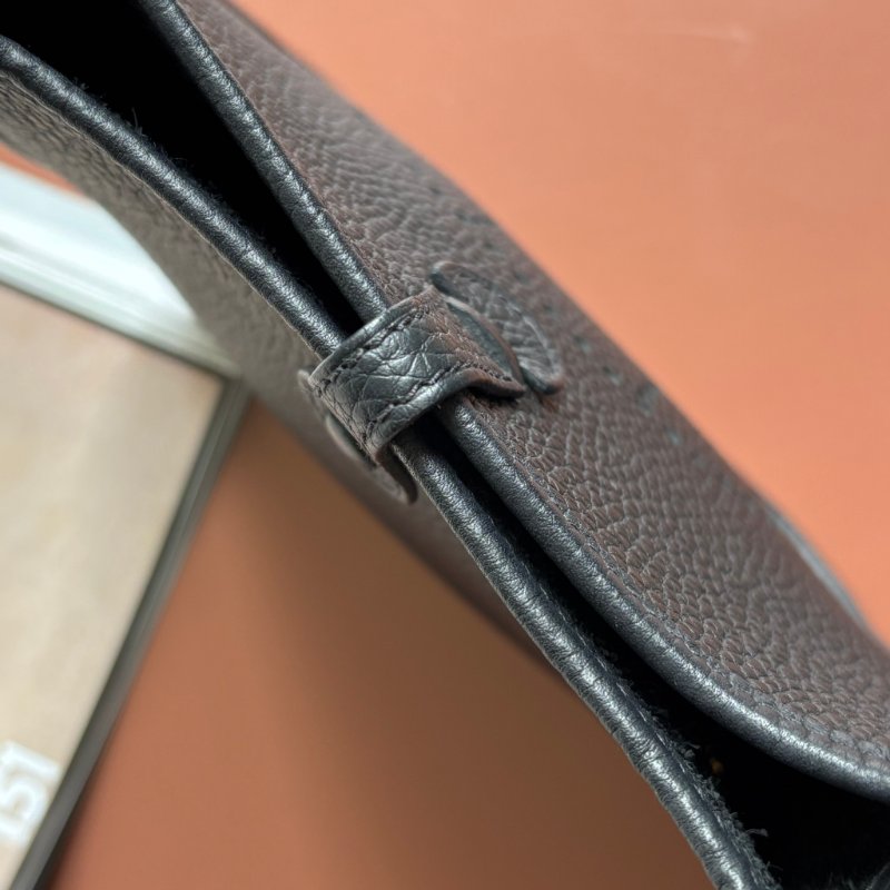 ::HERMES:: W刻 Mini Evelyne 16 黑色小牛皮金釦鏤空洞H LOGO 肩背斜背包-18