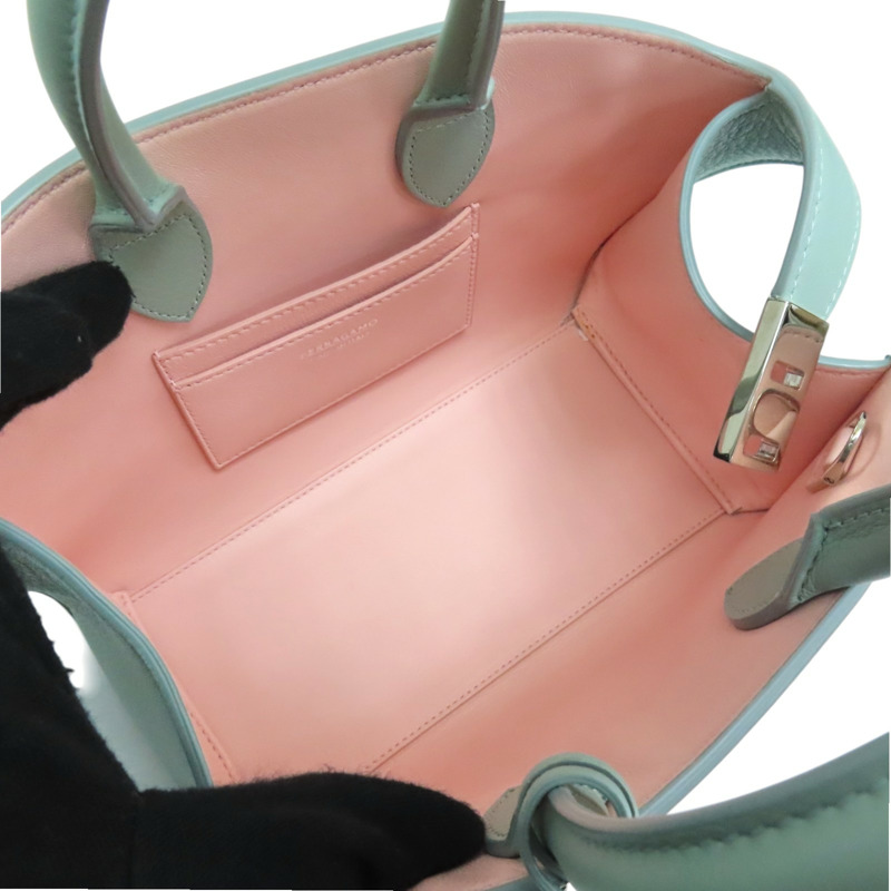 綠色  牛皮 HUG Mini 肩背包【Salvatore Ferragamo 費拉格慕】 215975-4