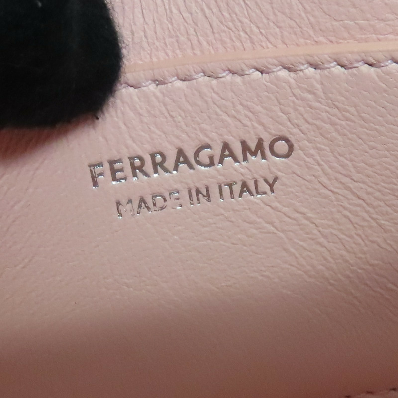 綠色  牛皮 HUG Mini 肩背包【Salvatore Ferragamo 費拉格慕】 215975-5