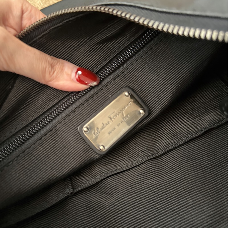 未使用 經典Salvatore Ferragamo肩背包-35