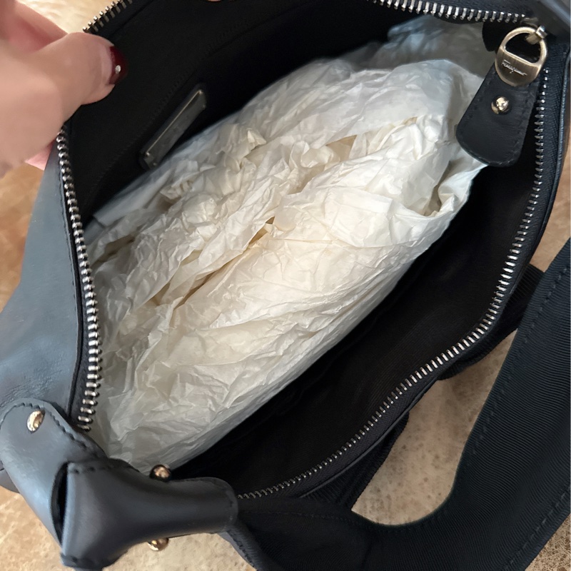 未使用 經典Salvatore Ferragamo肩背包-38