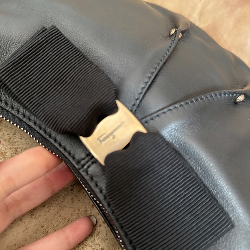 未使用 經典Salvatore Ferragamo肩背包-39