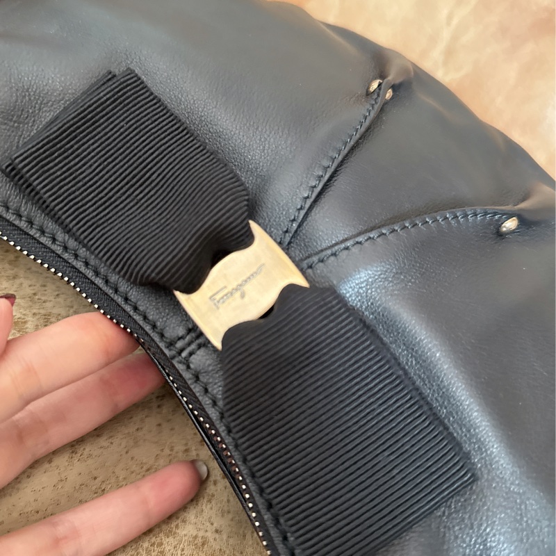 未使用 經典Salvatore Ferragamo肩背包-40