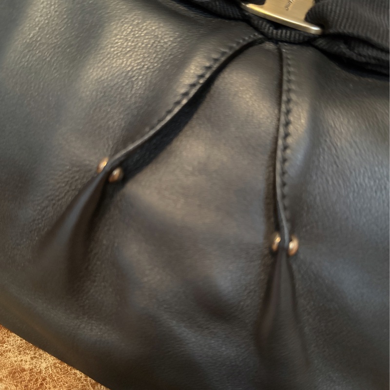 未使用 經典Salvatore Ferragamo肩背包-48