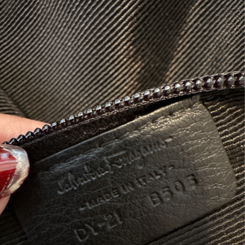 未使用 經典Salvatore Ferragamo肩背包-55