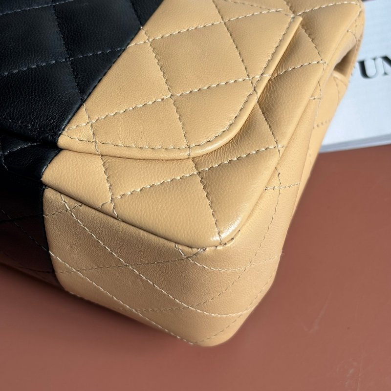 COCO 17 ::Chanel:: Mini Square Flap Bag  奶茶色x黑 拚色經典方胖雙色斜背練包 口蓋包-6