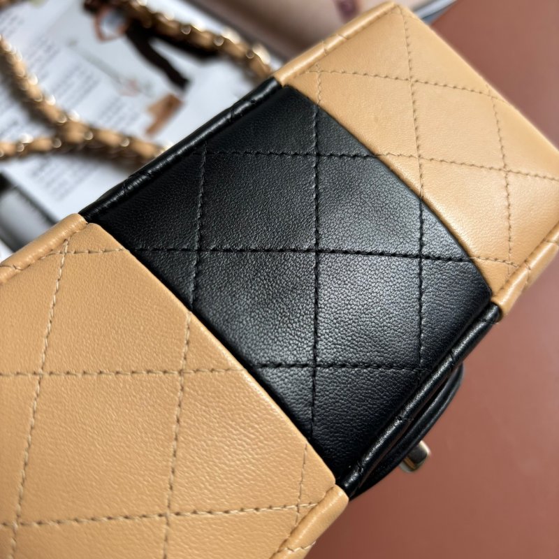COCO 17 ::Chanel:: Mini Square Flap Bag  奶茶色x黑 拚色經典方胖雙色斜背練包 口蓋包-8