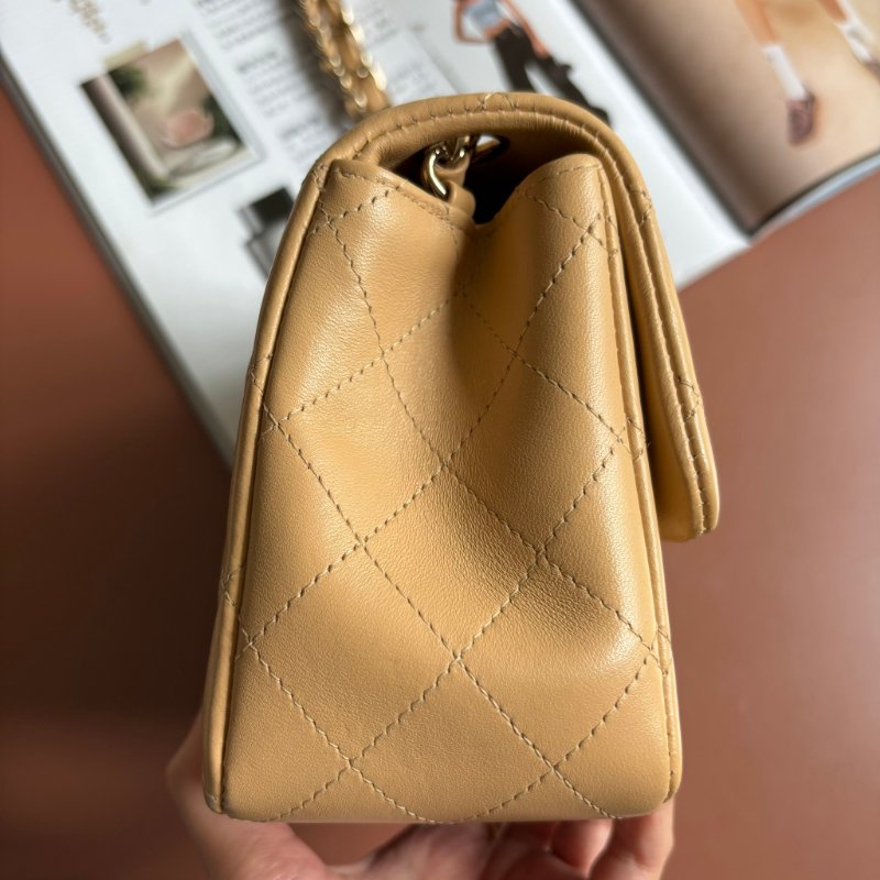 COCO 17 ::Chanel:: Mini Square Flap Bag  奶茶色x黑 拚色經典方胖雙色斜背練包 口蓋包-12