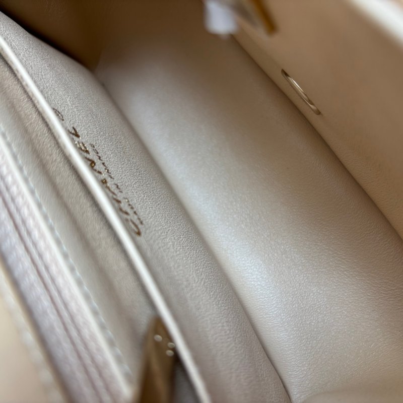 COCO 17 ::Chanel:: Mini Square Flap Bag  奶茶色x黑 拚色經典方胖雙色斜背練包 口蓋包-14