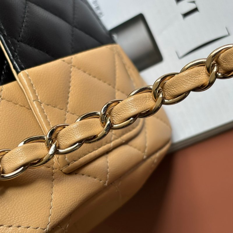COCO 17 ::Chanel:: Mini Square Flap Bag  奶茶色x黑 拚色經典方胖雙色斜背練包 口蓋包-16