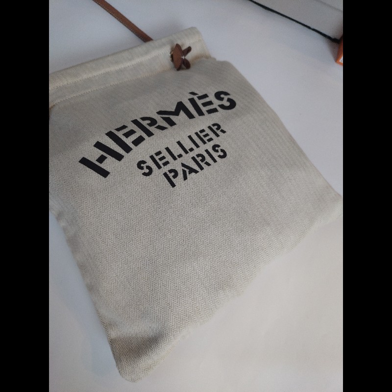 Hermes 金棕皮米白底黑字布斜背包 Aline Groom-2