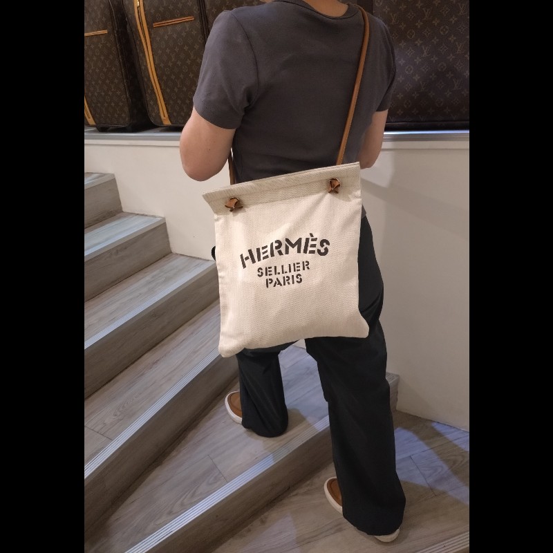 Hermes 金棕皮米白底黑字布斜背包 Aline Groom-3