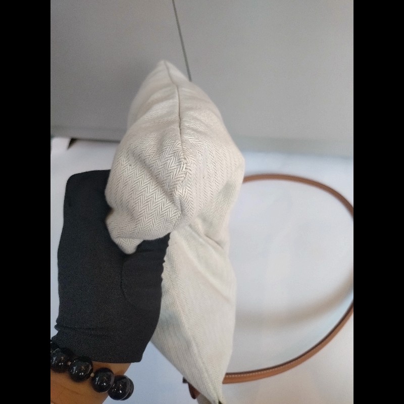 Hermes 金棕皮米白底黑字布斜背包 Aline Groom-6