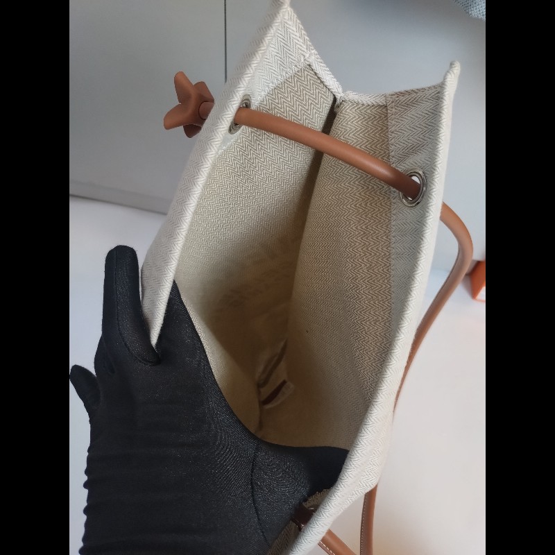 Hermes 金棕皮米白底黑字布斜背包 Aline Groom-11