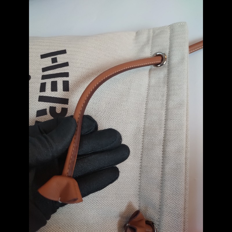 Hermes 金棕皮米白底黑字布斜背包 Aline Groom-17