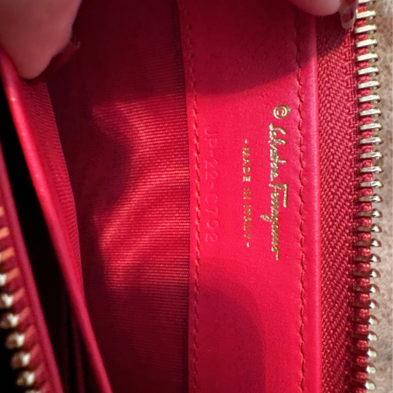 未使用 經典Salvatore Ferragamo（桃紅長夾）-55