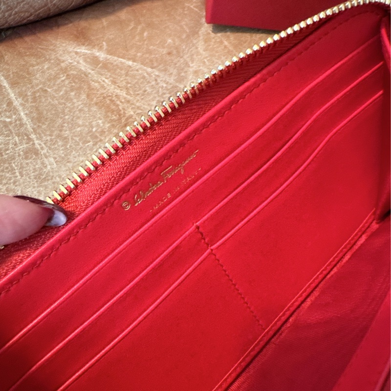 未使用 經典Salvatore Ferragamo（桃紅長夾）-58