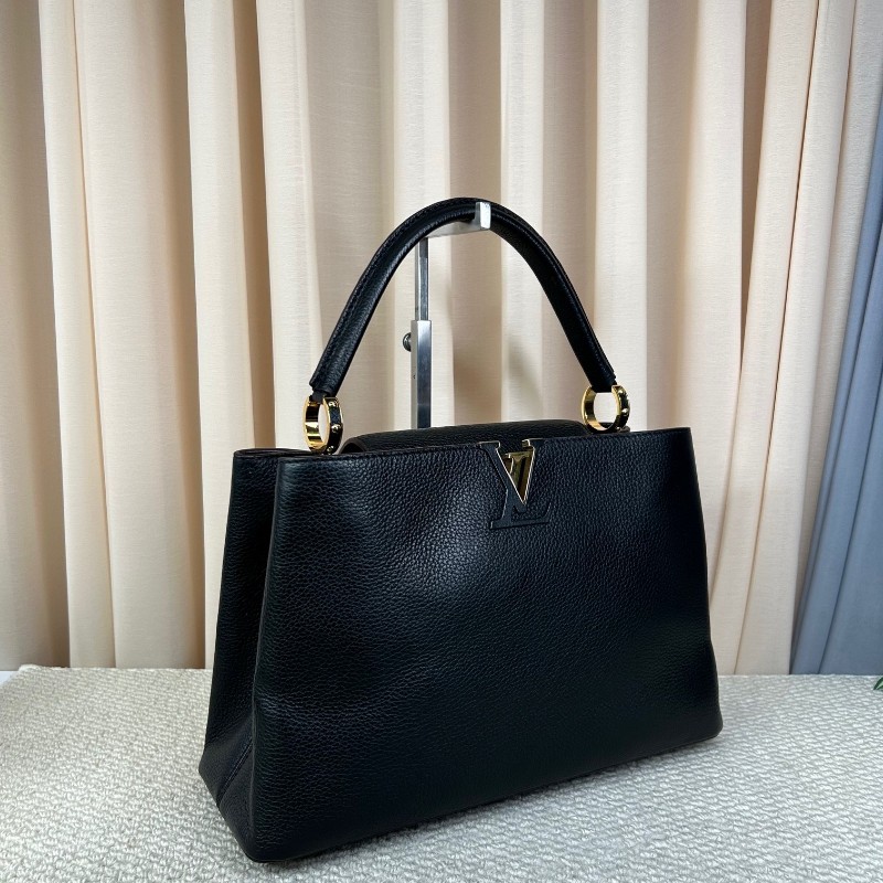 LV路易威登Capucines卡普辛黑金手提包 牛皮 金色五金 內裡玫紅色 容量大 有質感 日常通勤百搭-2