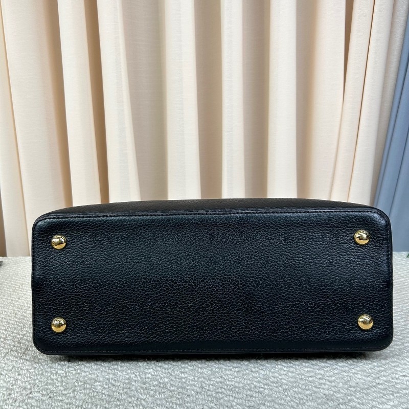 LV路易威登Capucines卡普辛黑金手提包 牛皮 金色五金 內裡玫紅色 容量大 有質感 日常通勤百搭-3