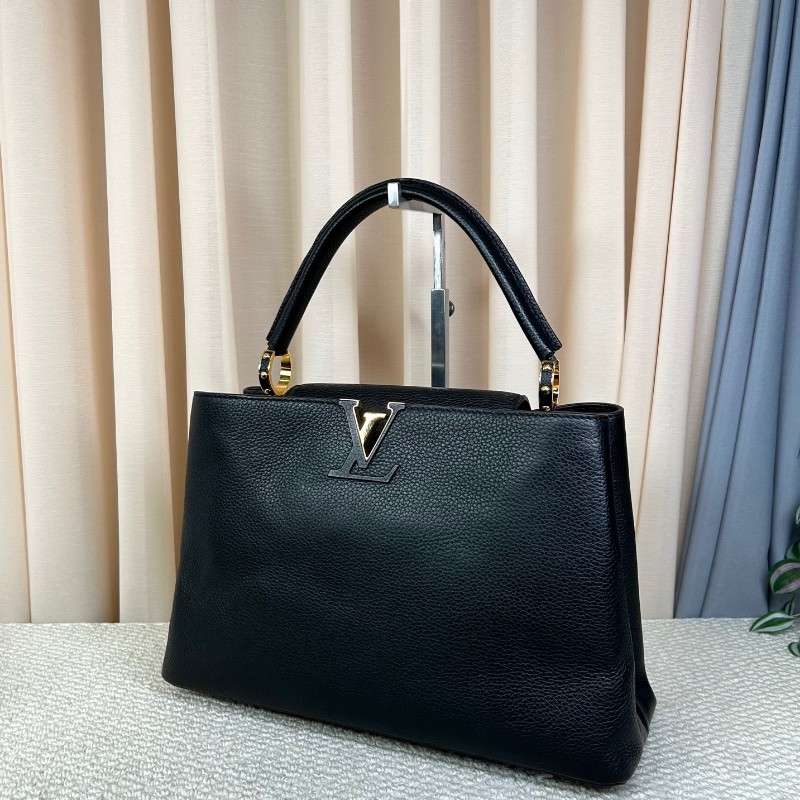 LV路易威登Capucines卡普辛黑金手提包 牛皮 金色五金 內裡玫紅色 容量大 有質感 日常通勤百搭-4