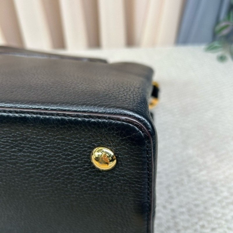 LV路易威登Capucines卡普辛黑金手提包 牛皮 金色五金 內裡玫紅色 容量大 有質感 日常通勤百搭-9