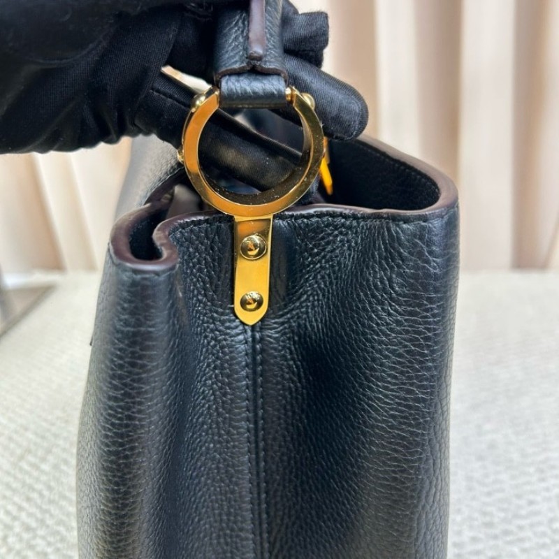 LV路易威登Capucines卡普辛黑金手提包 牛皮 金色五金 內裡玫紅色 容量大 有質感 日常通勤百搭-13
