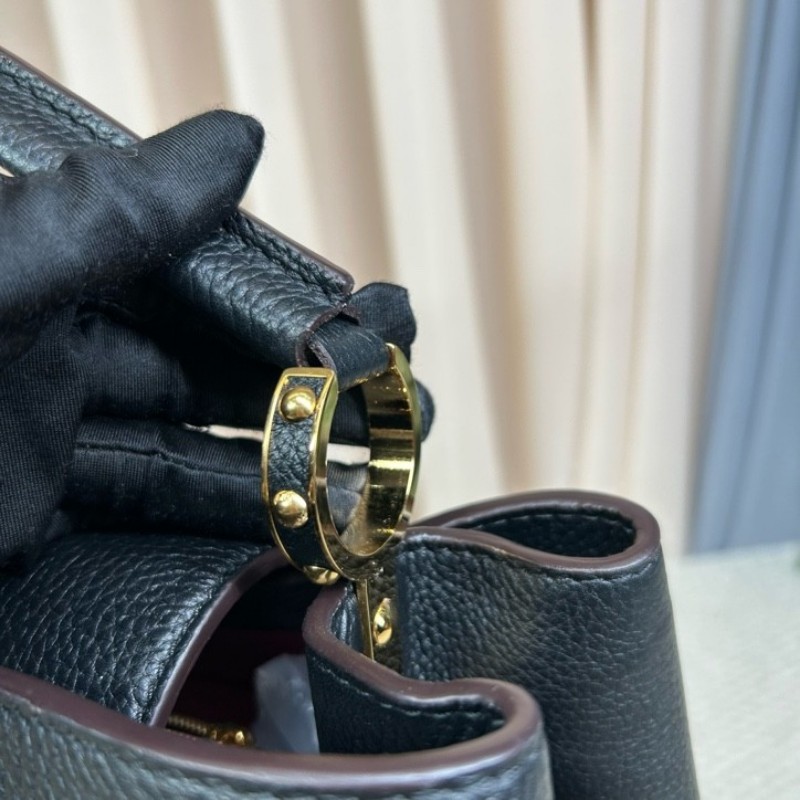 LV路易威登Capucines卡普辛黑金手提包 牛皮 金色五金 內裡玫紅色 容量大 有質感 日常通勤百搭-19