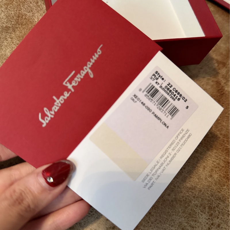 未使用Salvatore Ferragamo（短卡夾原價15900元）-34