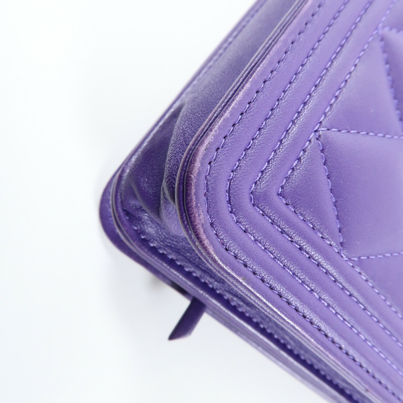 CHANEL 羊皮皮革Boy WOC Wallet On Chain金扣鏈帶肩背袋-12