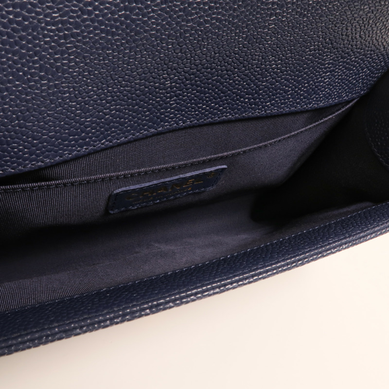 CHANEL 牛皮皮革Boy 25金扣鏈帶肩背袋-4