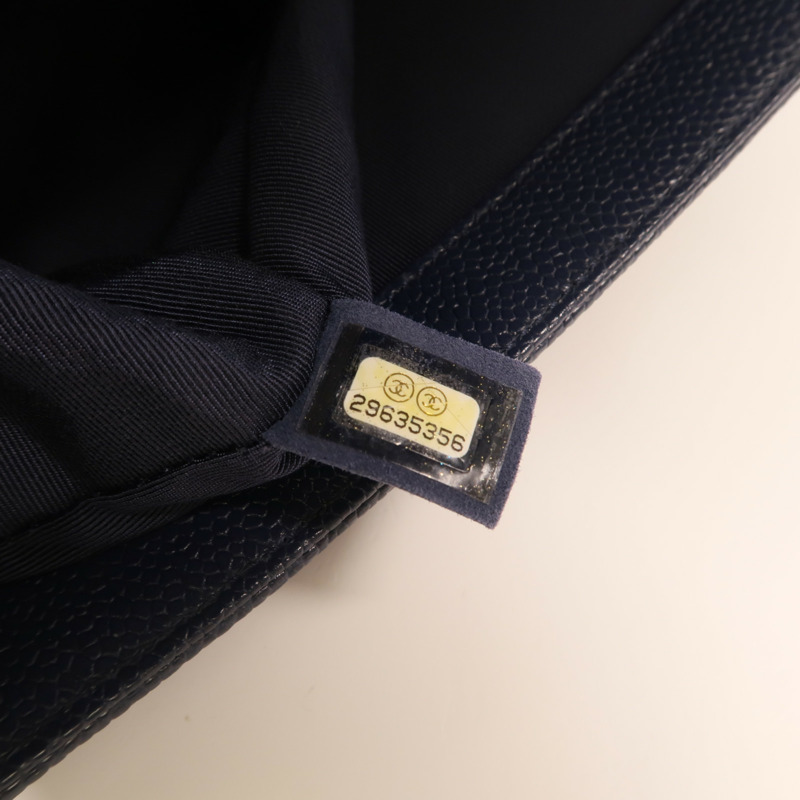 CHANEL 牛皮皮革Boy 25金扣鏈帶肩背袋-6