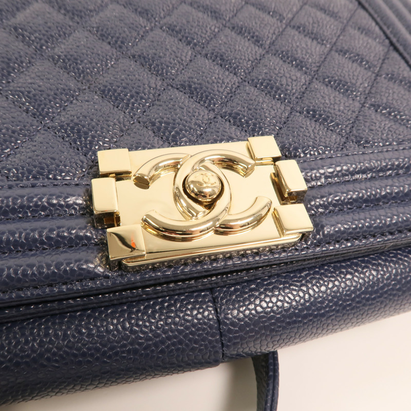 CHANEL 牛皮皮革Boy 25金扣鏈帶肩背袋-8