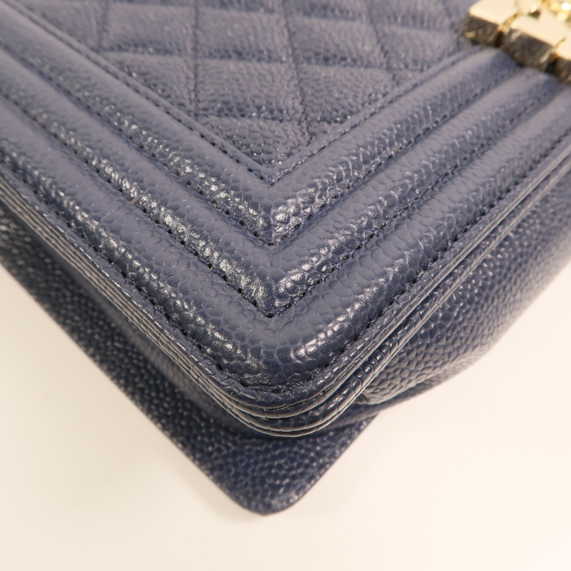 CHANEL 牛皮皮革Boy 25金扣鏈帶肩背袋-13