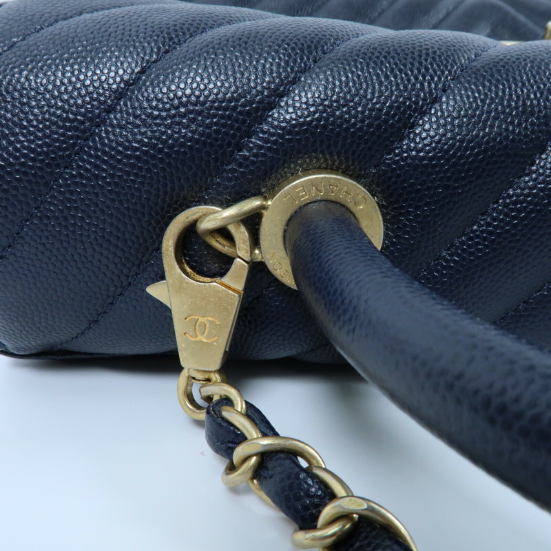 CHANEL 牛皮皮革Coco Handle Small金扣鏈帶手挽肩背兩用袋-10