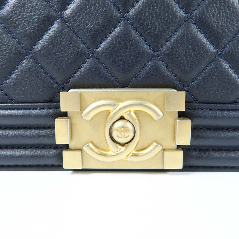 CHANEL 羊皮皮革Boy 25金扣鏈帶肩背袋-11