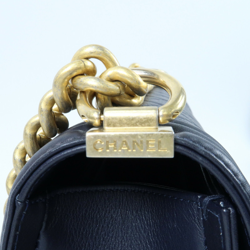 CHANEL 羊皮皮革Boy 25金扣鏈帶肩背袋-15