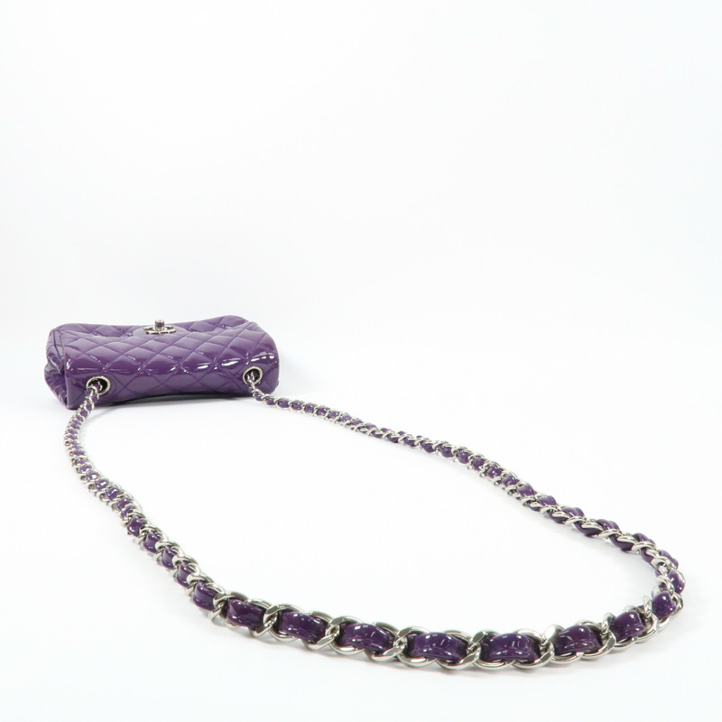 CHANEL 漆皮皮革Mini Classic 20銀扣鏈帶肩背袋-8