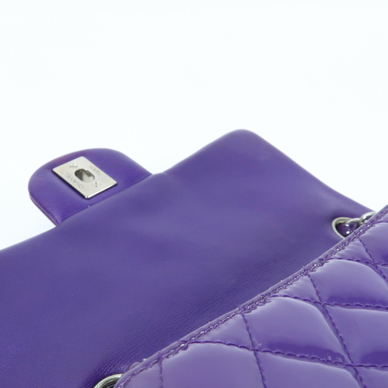 CHANEL 漆皮皮革Mini Classic 20銀扣鏈帶肩背袋-11