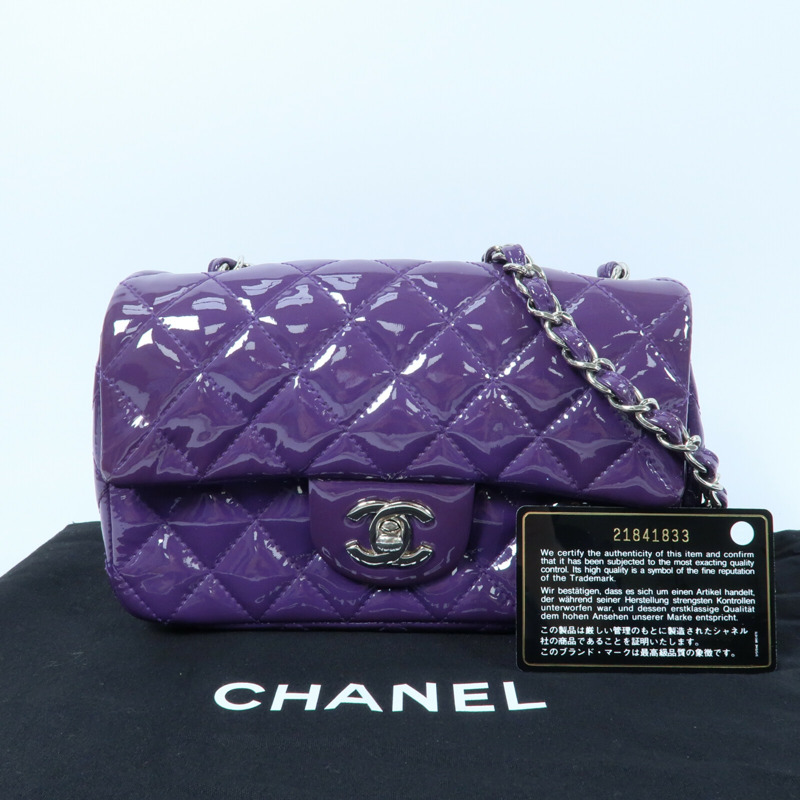 CHANEL 漆皮皮革Mini Classic 20銀扣鏈帶肩背袋-16