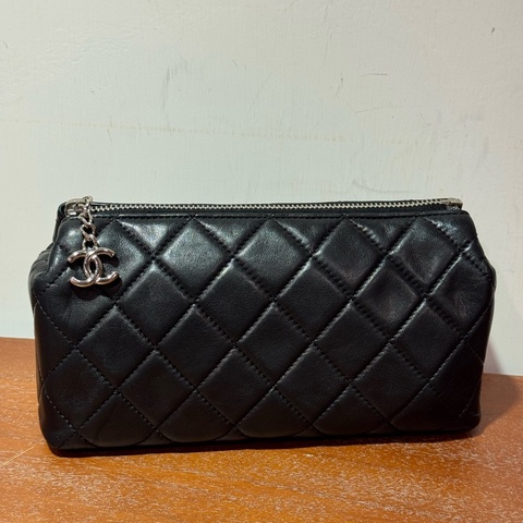 Chanel 黑色羊皮化粧包