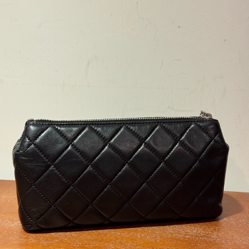 Chanel 黑色羊皮化粧包-1