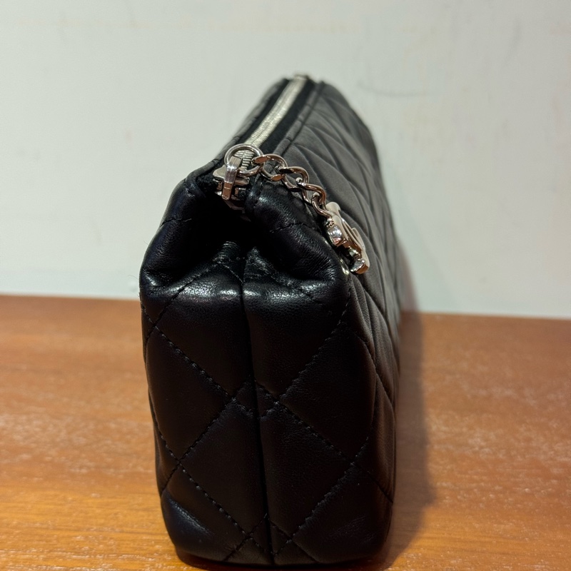 Chanel 黑色羊皮化粧包-2