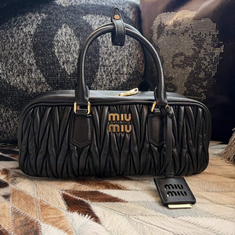 MIU MIU 全皮抓皺手提包 黑色 無背袋-0