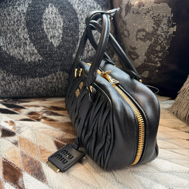 MIU MIU 全皮抓皺手提包 黑色 無背袋-2