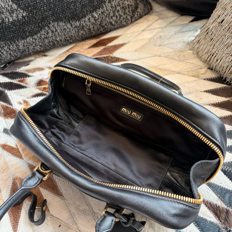 MIU MIU 全皮抓皺手提包 黑色 無背袋-5