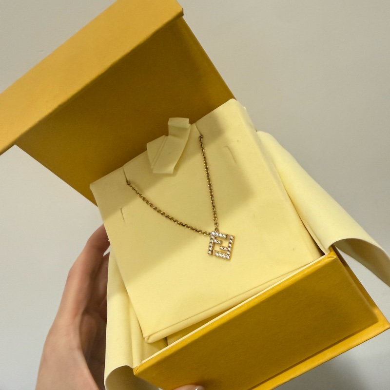 日本購入全新Fendi 美鑽項鍊 百搭好配 保證正品/假貨賠一百倍/項鍊可以調整長短-0