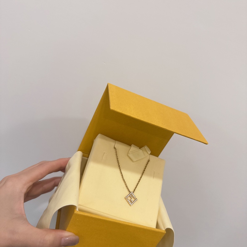 日本購入全新Fendi 美鑽項鍊 百搭好配 保證正品/假貨賠一百倍/項鍊可以調整長短-3