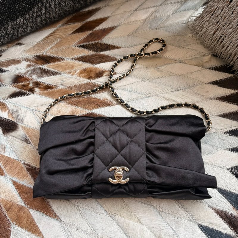CHANEL 緞面蝴蝶鏈包 黑色 晶片款-1